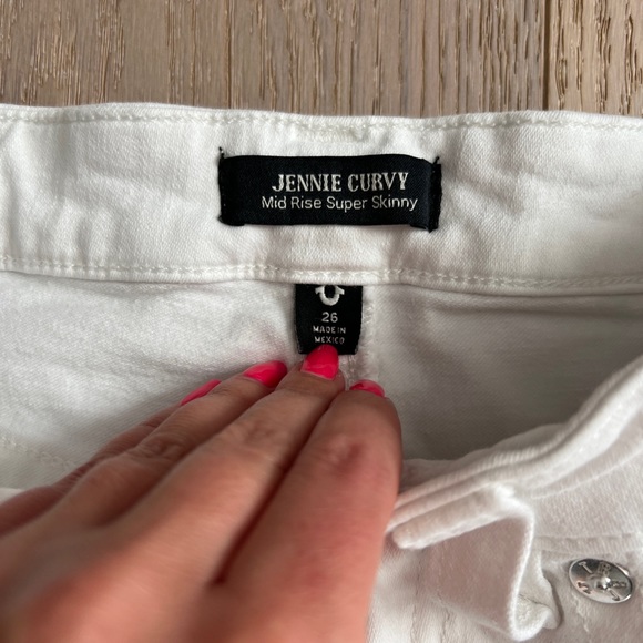 True Religion white denim cuffed shorts size 26 style Jennie curvy - Picture 2 of 4